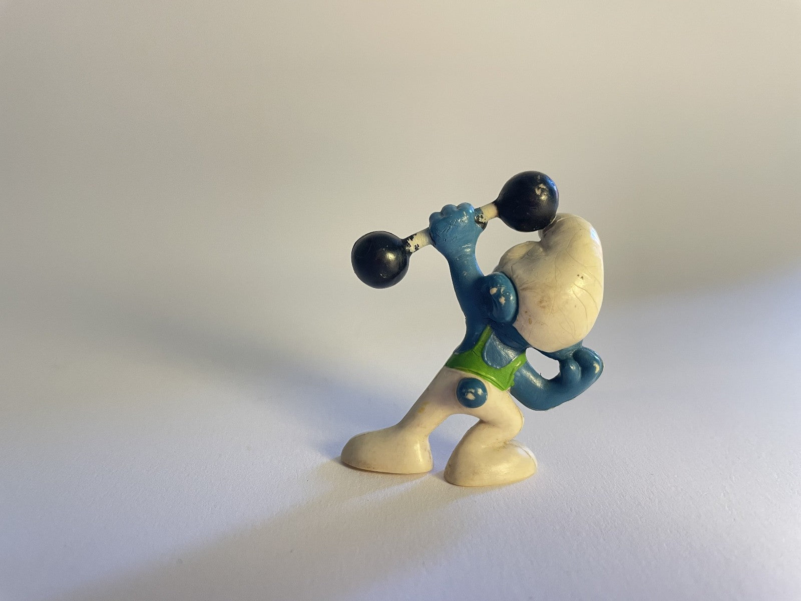 ✪ SCHLUMPF MIT HANTEL SPIELFIGUR GUT