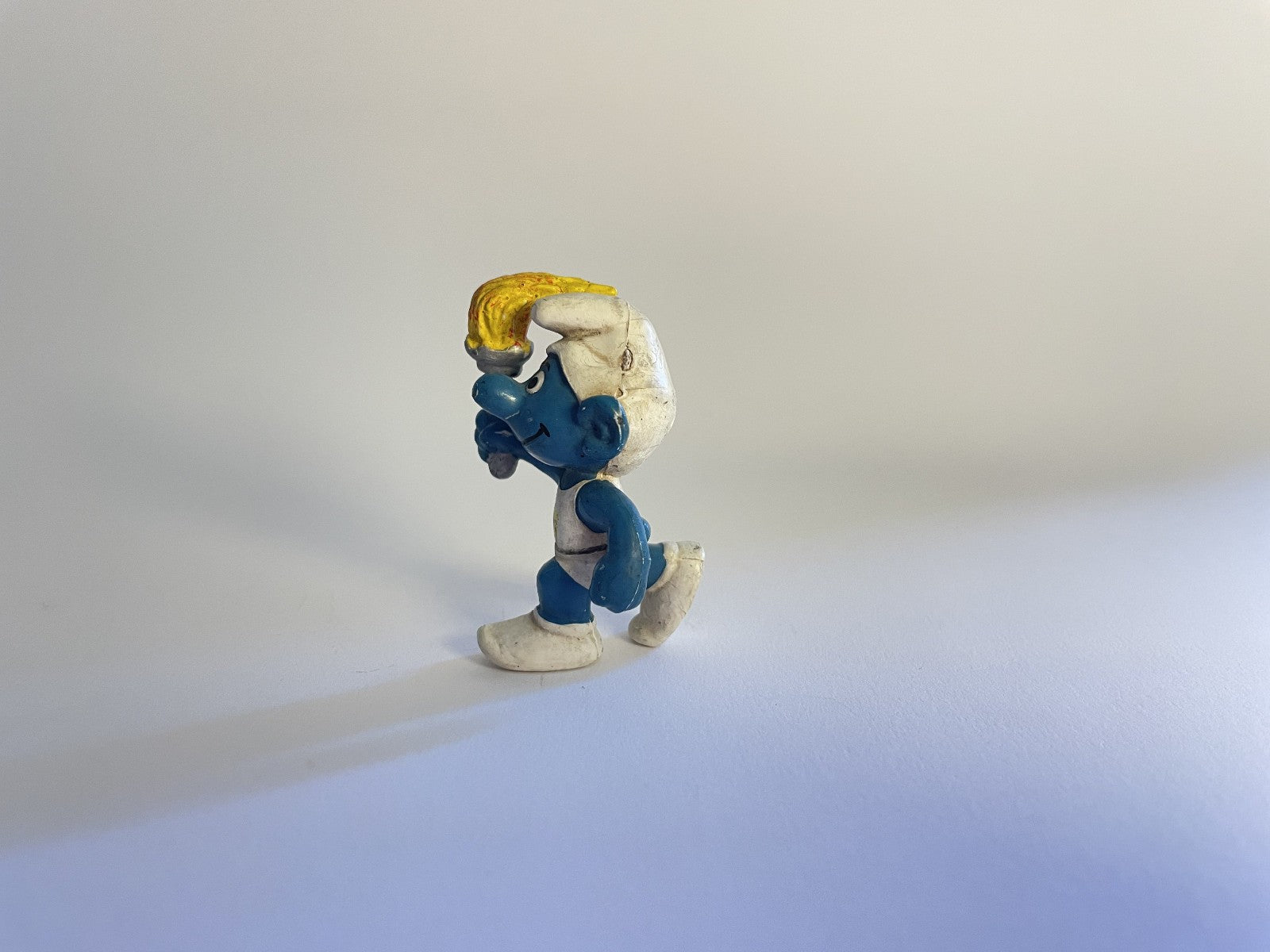 ✪ FACKELTRÄGER SCHLUMPF MIT FACKEL SPIELFIGUR GUT